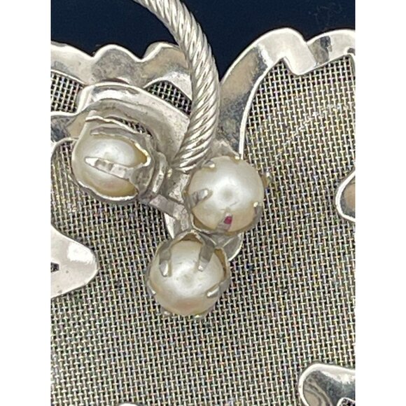 Vintage Coro Double Mesh Silver Tone Leaves Faux Pearl Accents - Picture 5 of 8